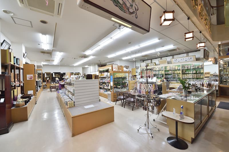 みどりや仏壇店 店内写真2-4