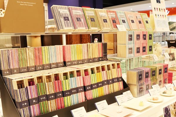 ギャラリーメモリアWith香ぎゃらりぃ イオンモール豊川店 内観写真